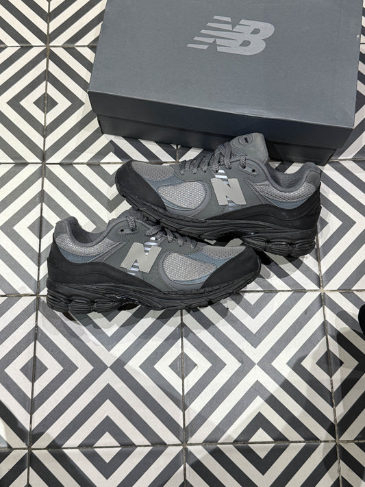 New Balance 2002R The Basement Friends And Family (Taille 41,5)