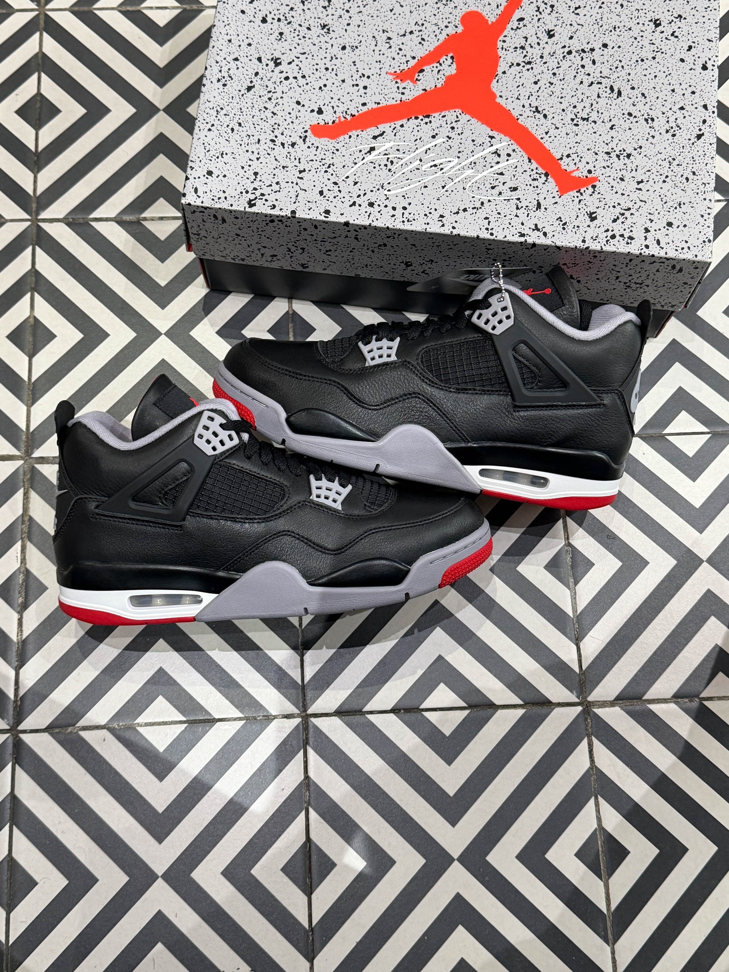 Jordan 4 Bred Reimagined (Taille 44,5)