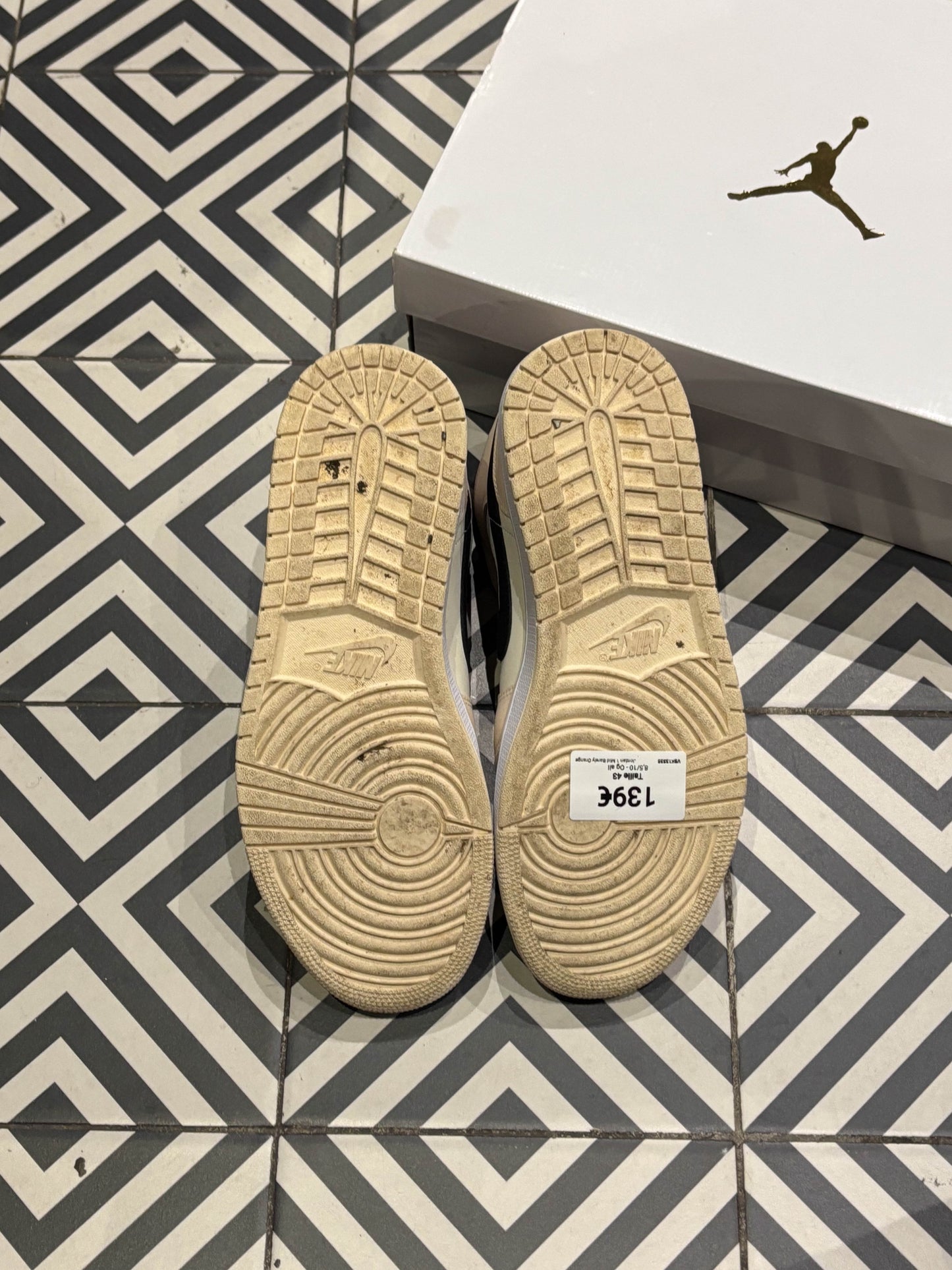 Jordan 1 Mid Barely Orange (Taille 43)