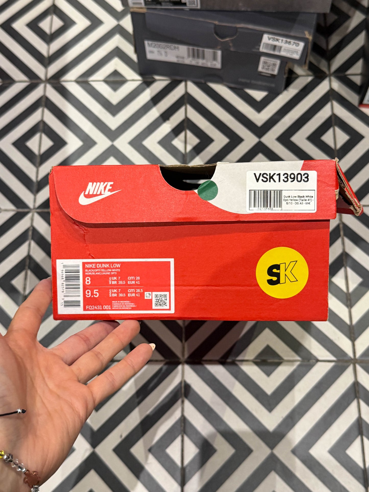 Dunk Low Black White Opti Yellow (Taille 41)