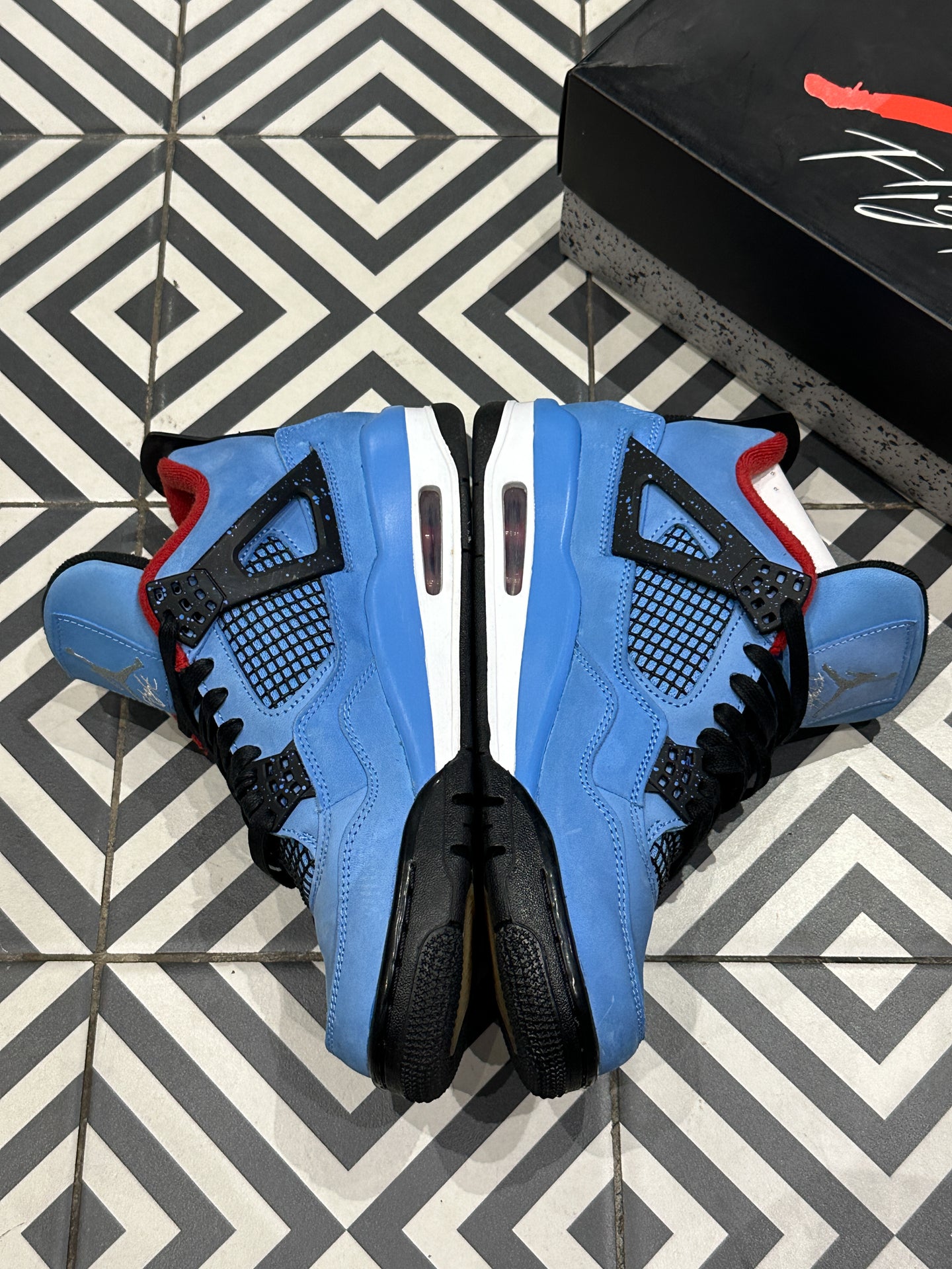 Jordan 4 Travis Scott (41)
