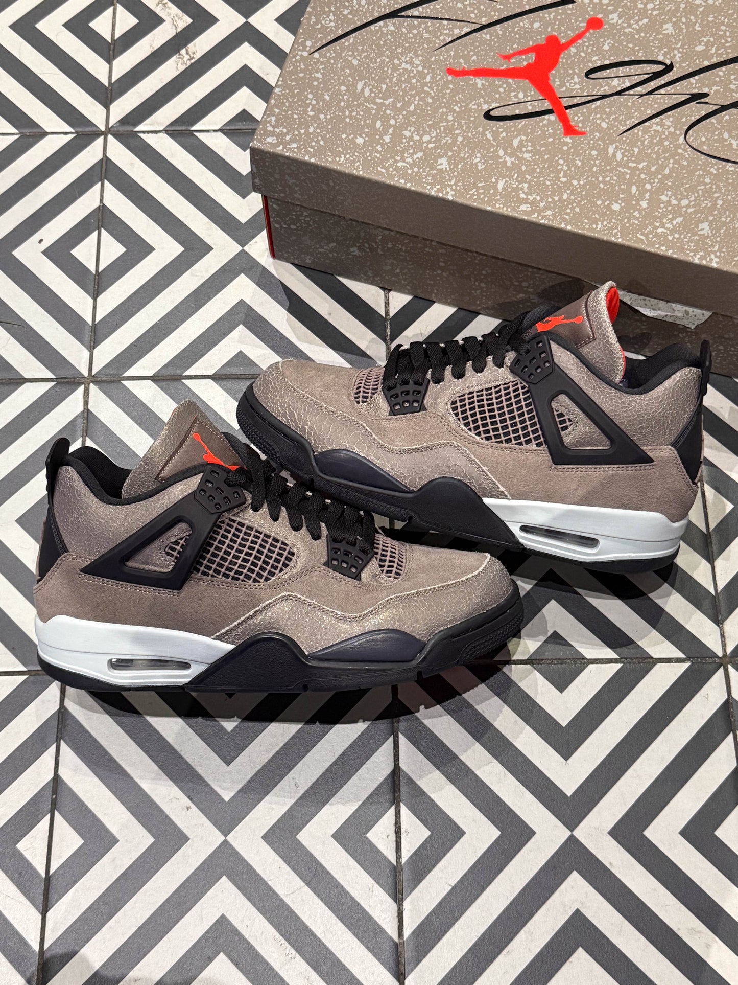 Jordan 4 Taupe Haze (Taille 41)