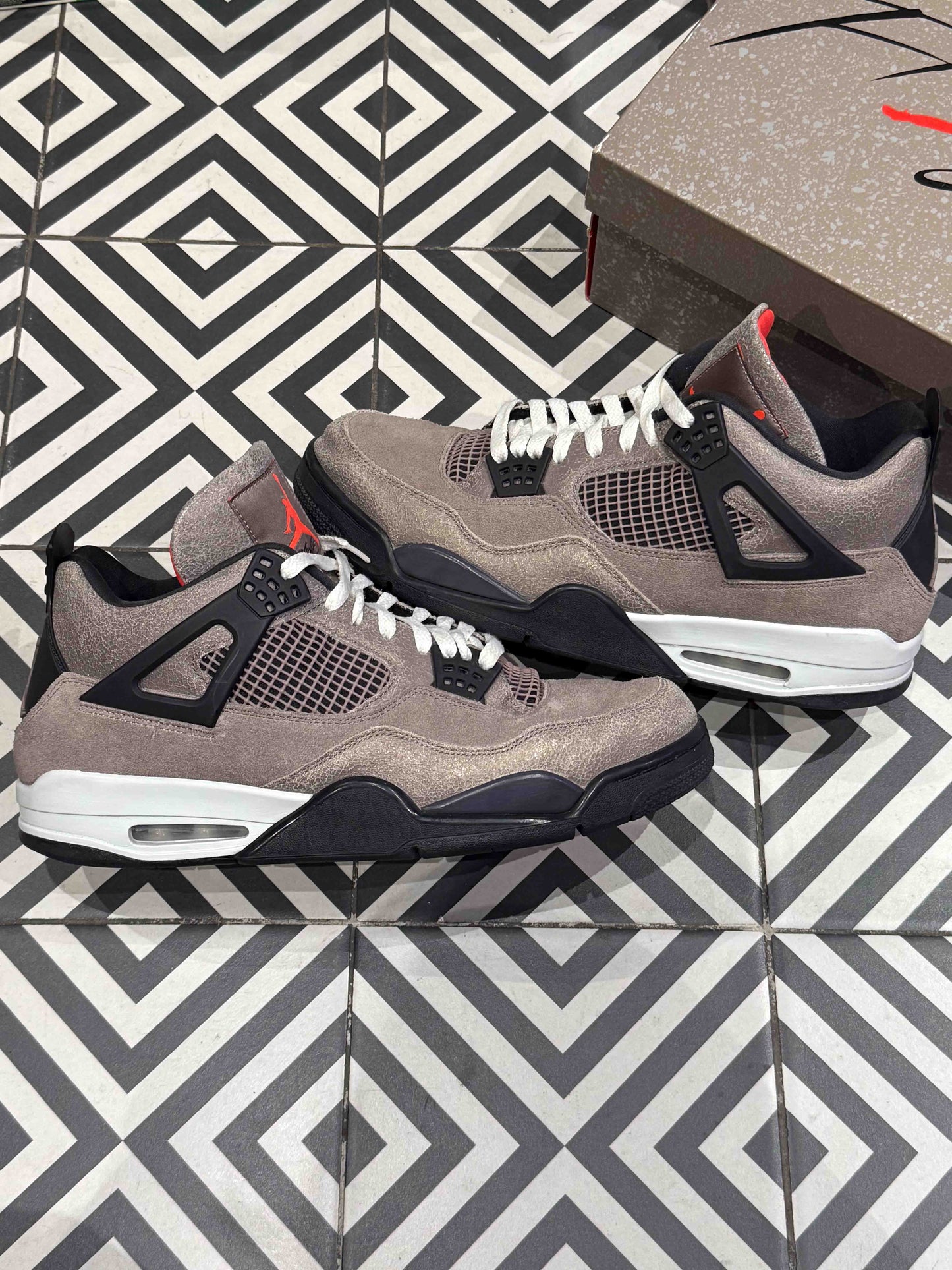 Jordan 4 Taupe Haze (Taille 47,5)