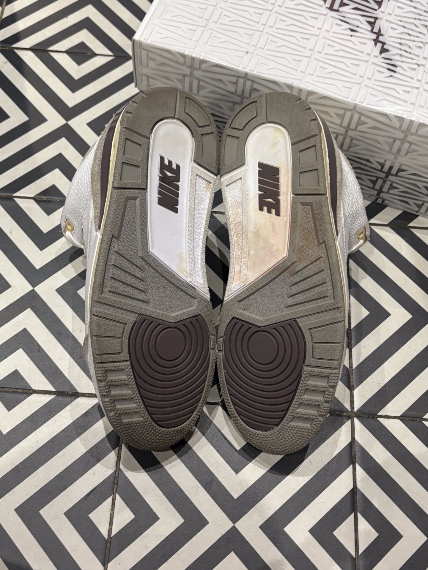 Jordan 3 A Ma Maniere (42,5)