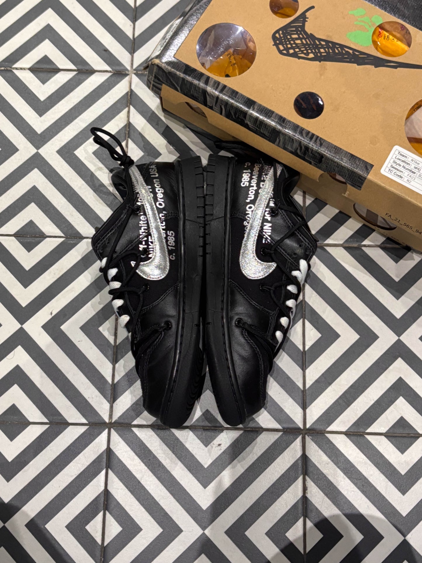 Dunk Low Off-White lot 50/50 (Taille 41)