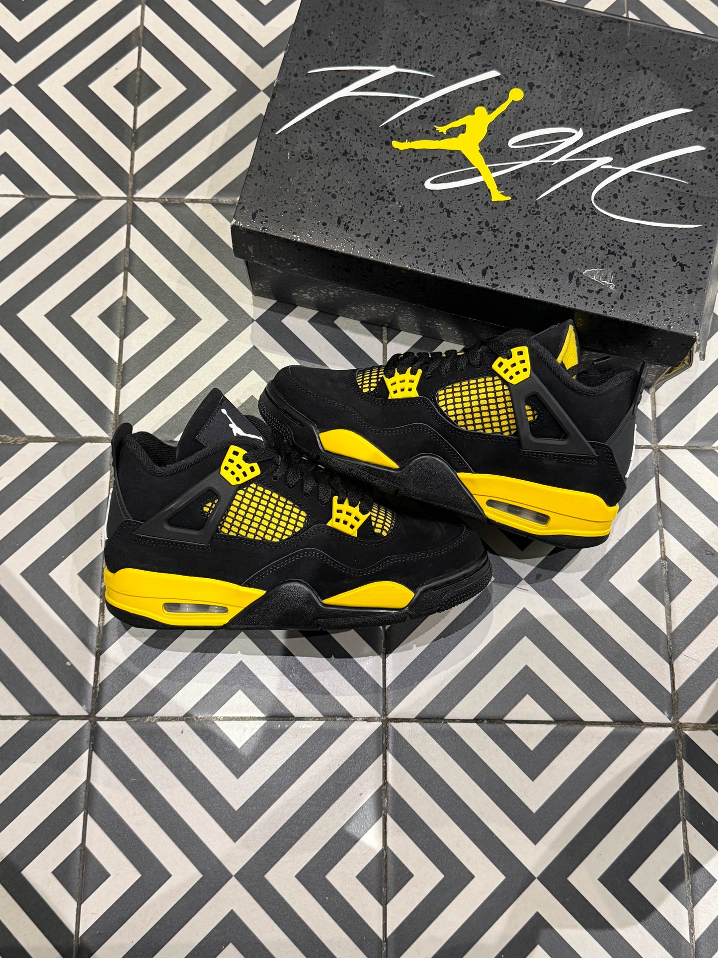 Jordan 4 Thunder (Taille 48,5)