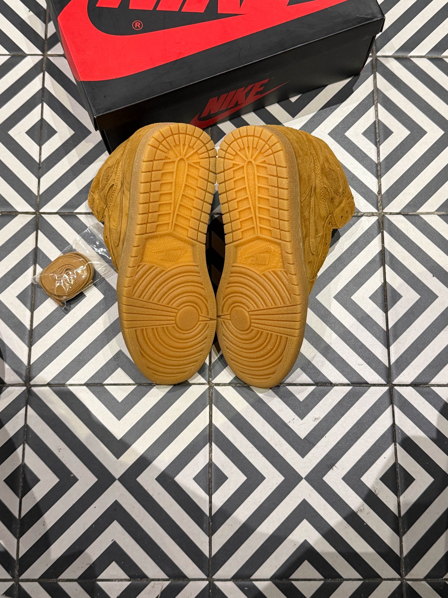 Jordan 1 High Wheat (Taille 41)