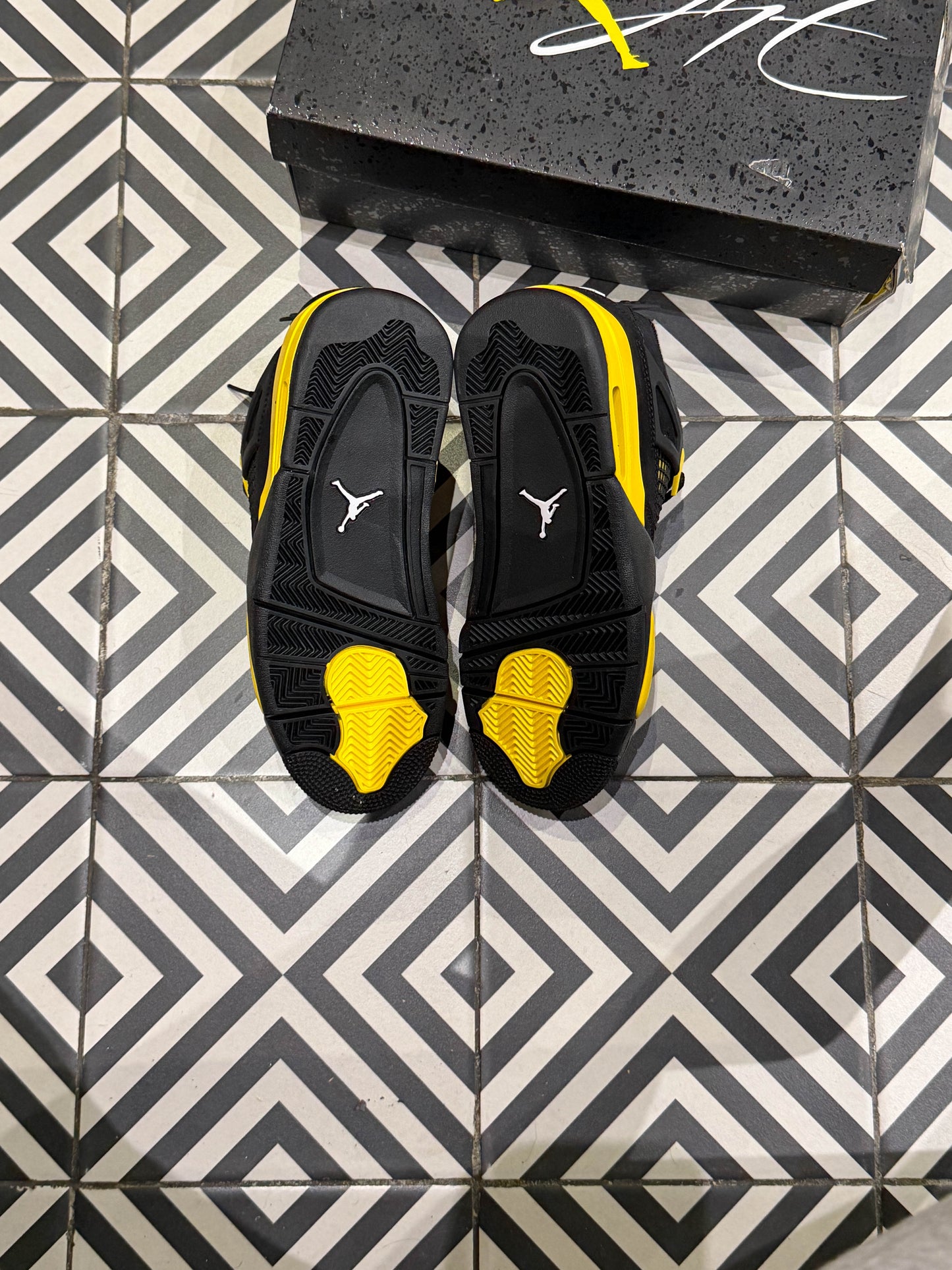 Jordan 4 Thunder (Taille 38)