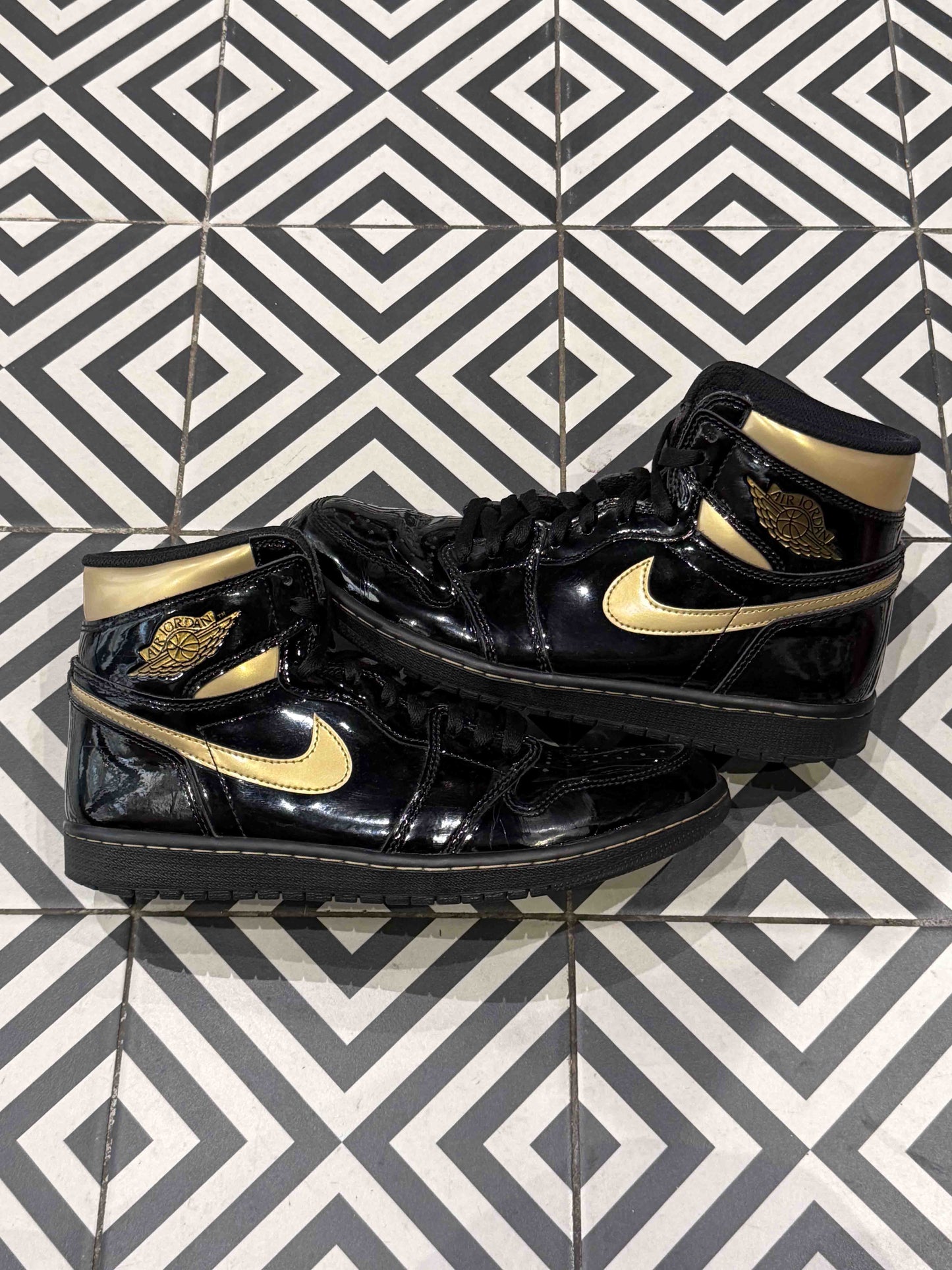 Jordan 1 High Patent Gold (Taille 43)