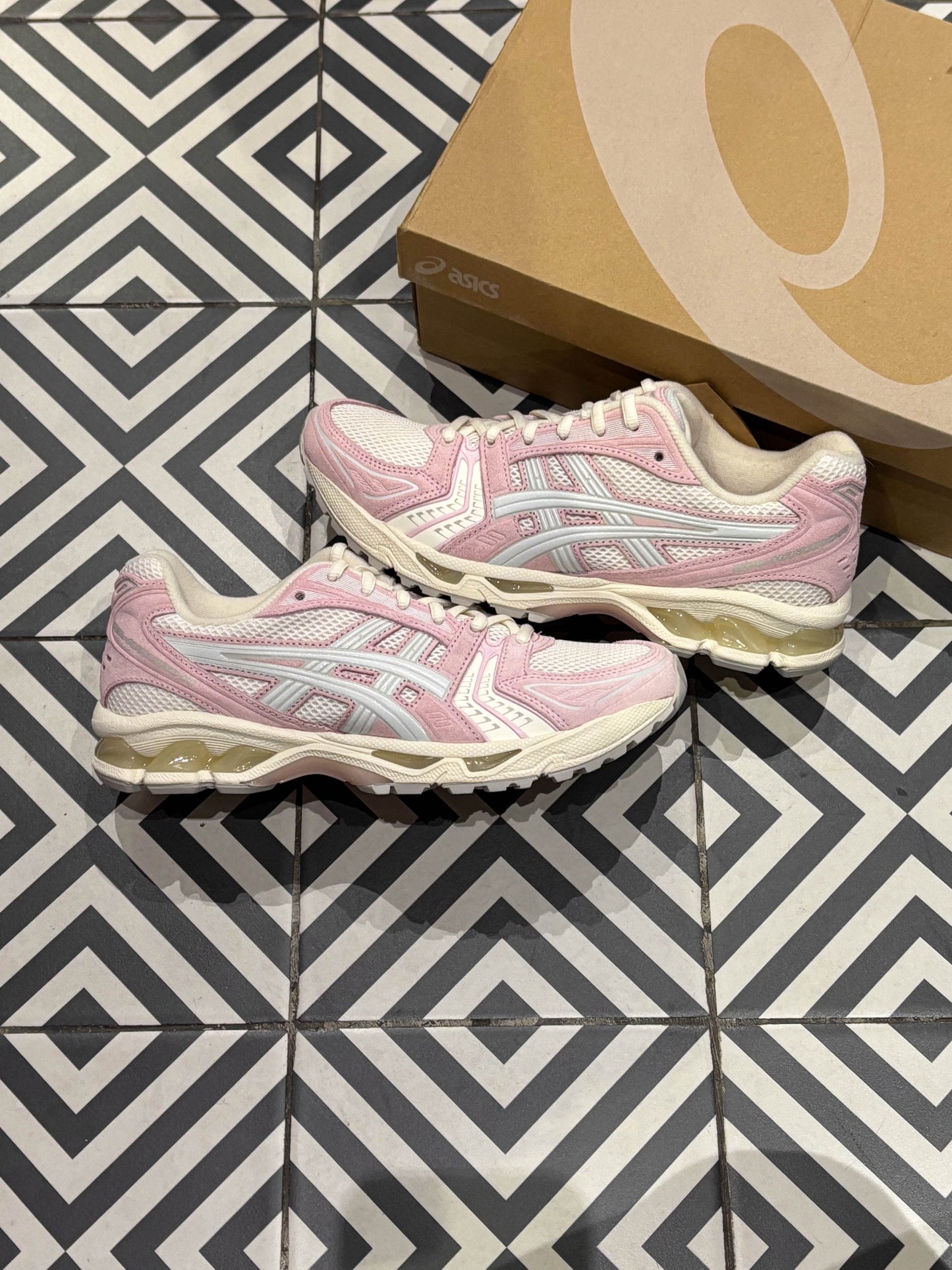 Asics Kayano 14 pink (Taille 43)