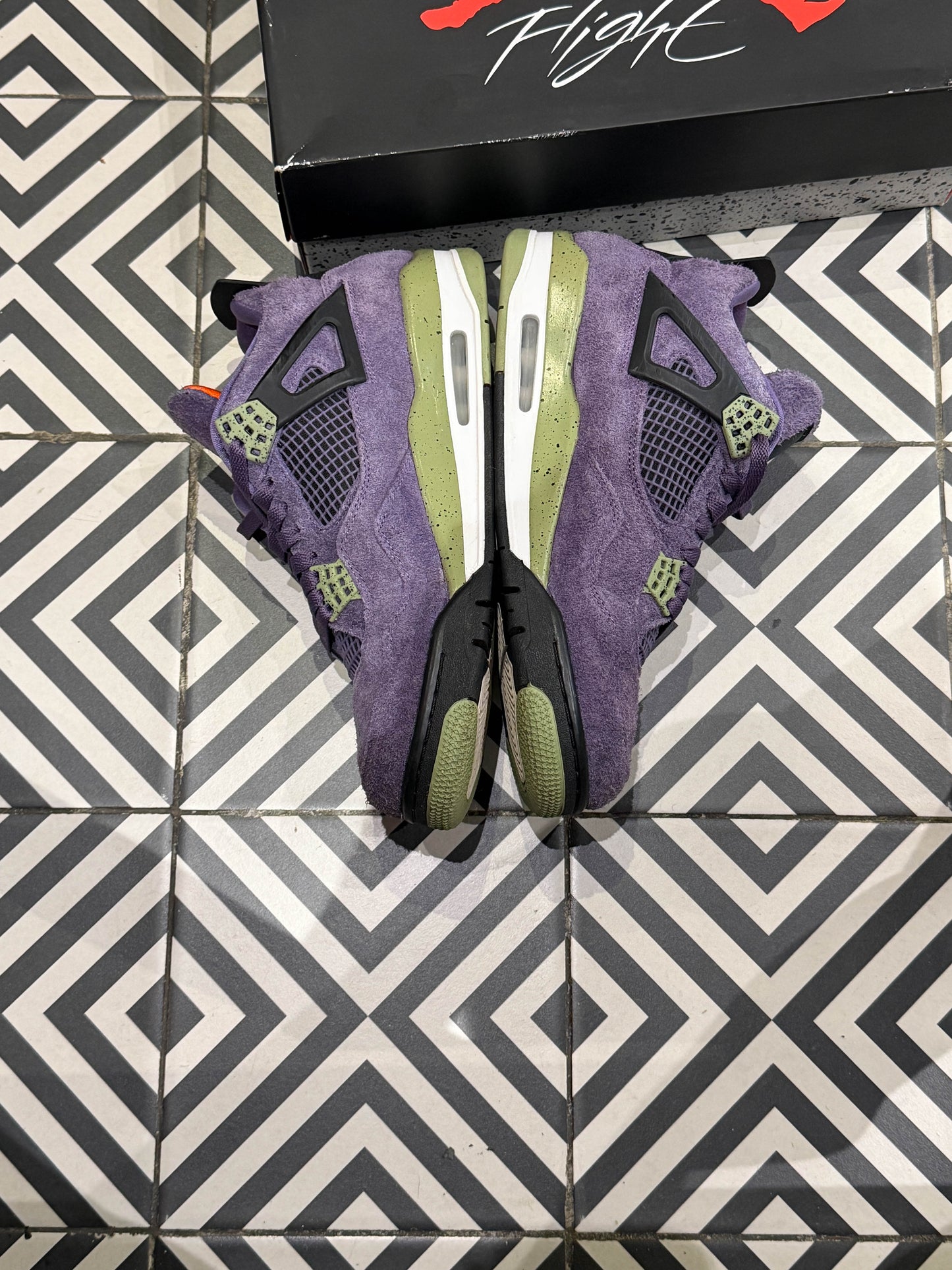 Jordan 4 Canyon purple (Taille 44,5)