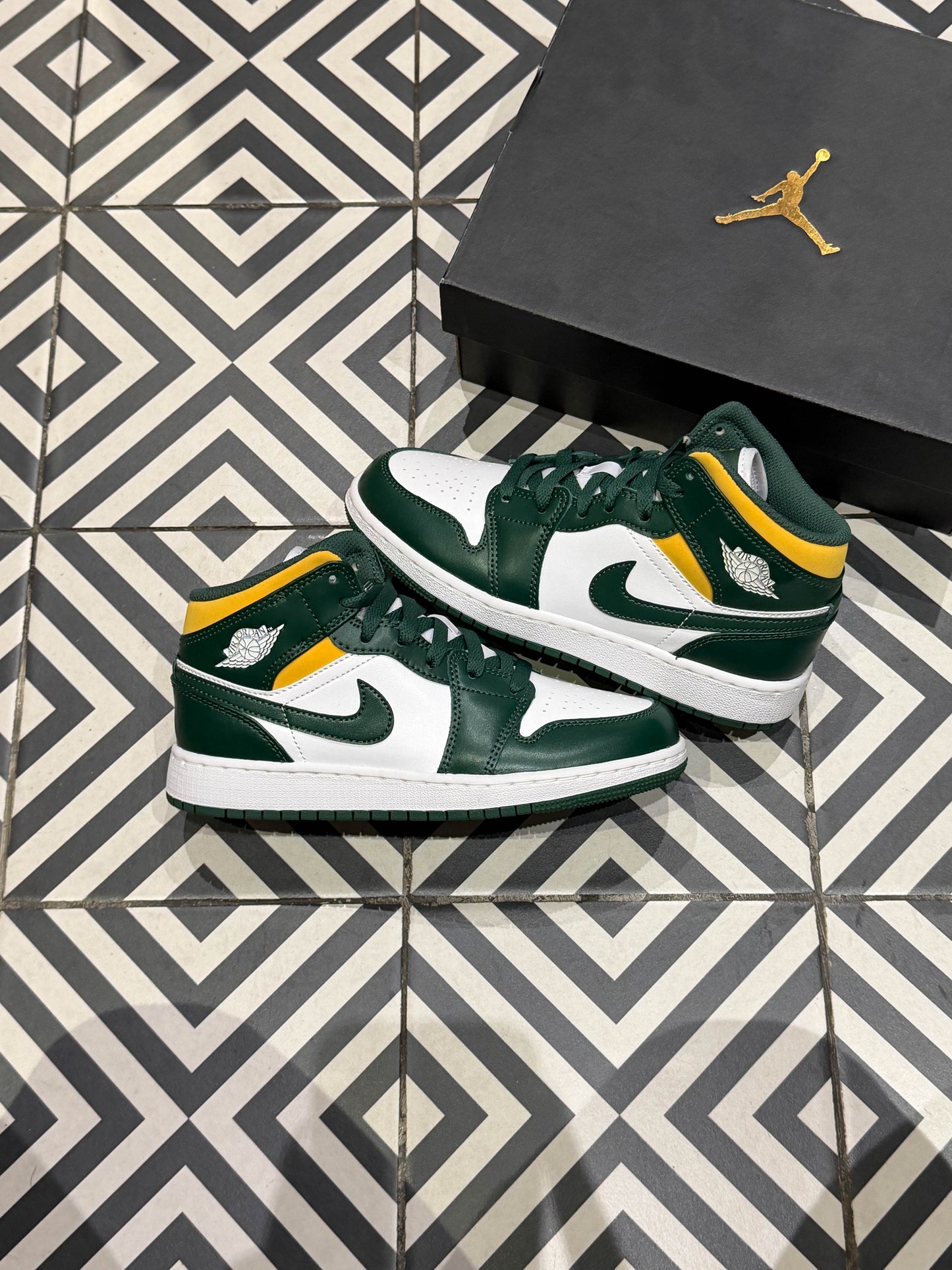 Jordan 1 Mid Noble Green (Taille 36)