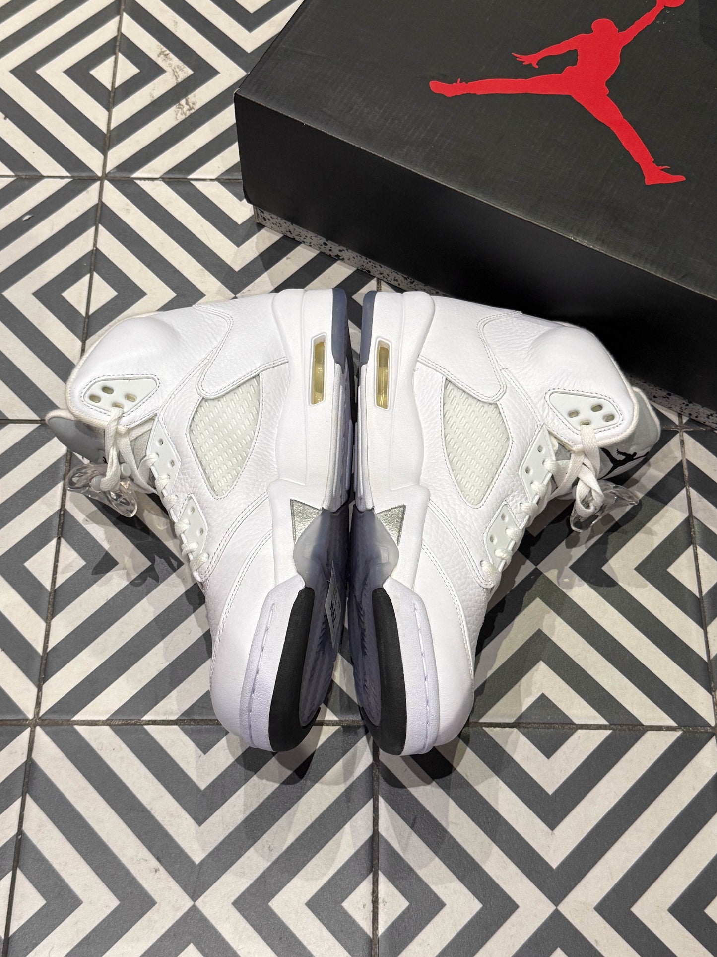 Jordan 5 White Metallic Silver (Taille 44,5)