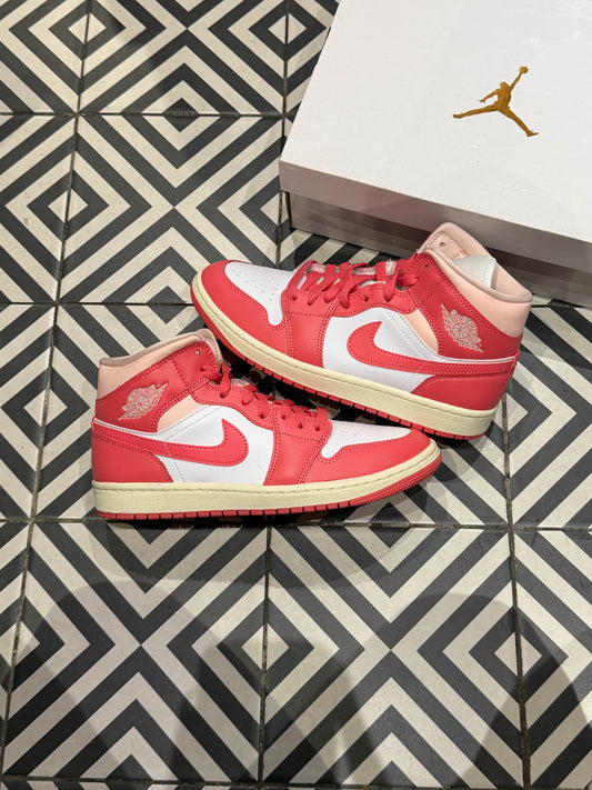Jordan 1 Mid Coral (Taille 41)