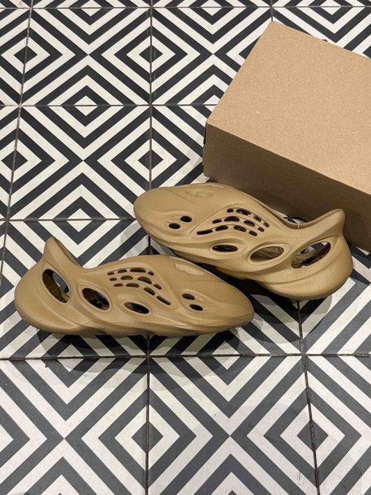 Yeezy Foam Runner Clay (Taille 43)