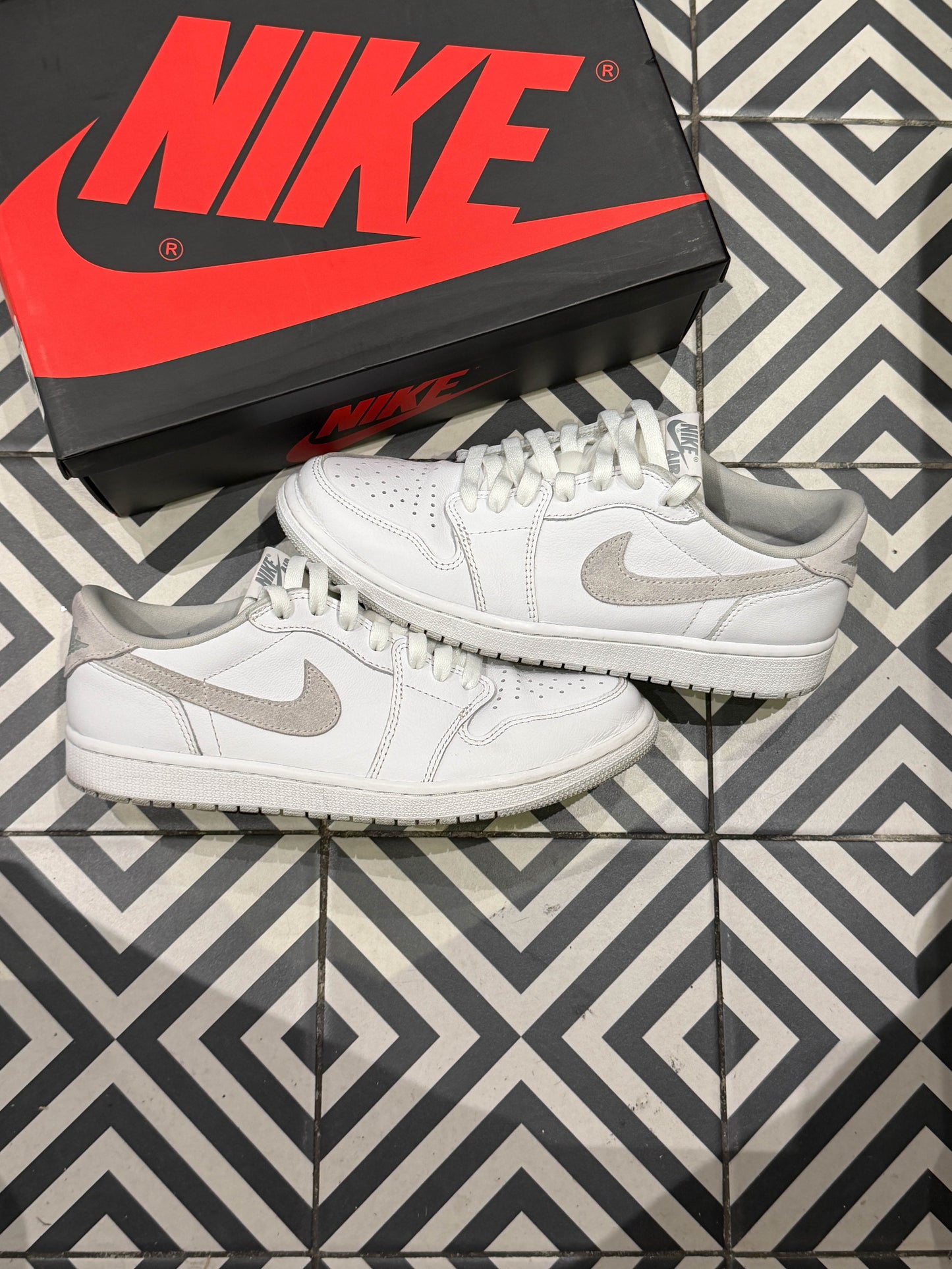 Jordan 1 Low Neutral Grey (Taille 42,5)