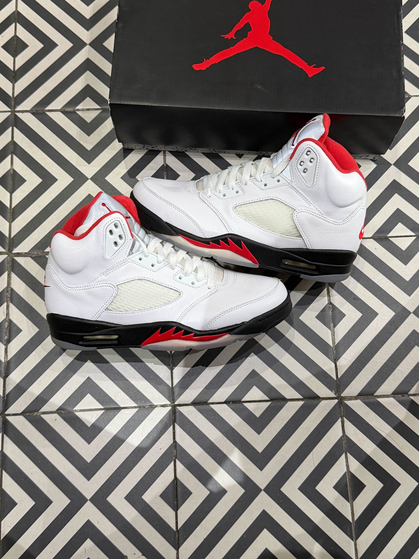Jordan 5 Fire Red Silver Tongue (Taille 41)
