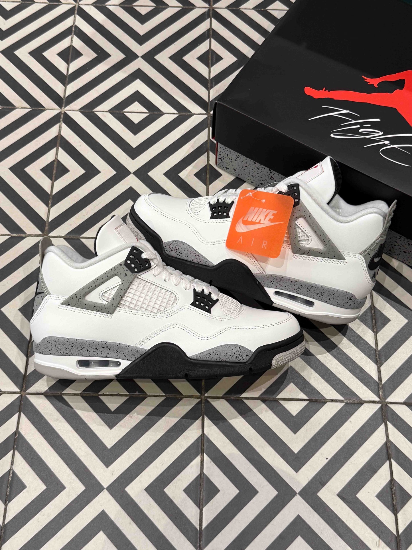 Jordan 4 White Cement (Taille 42.5-43)