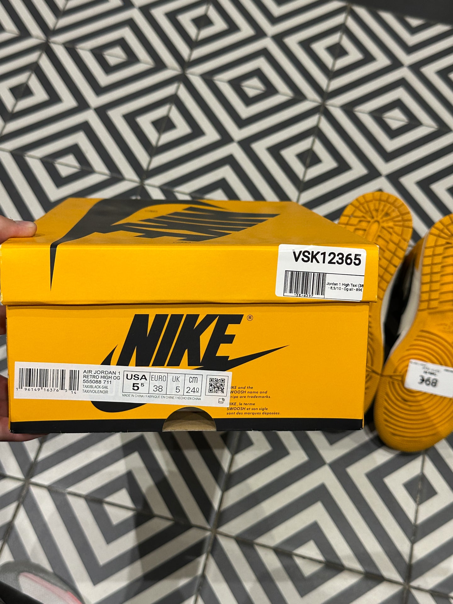Jordan 1 High Taxi (38)