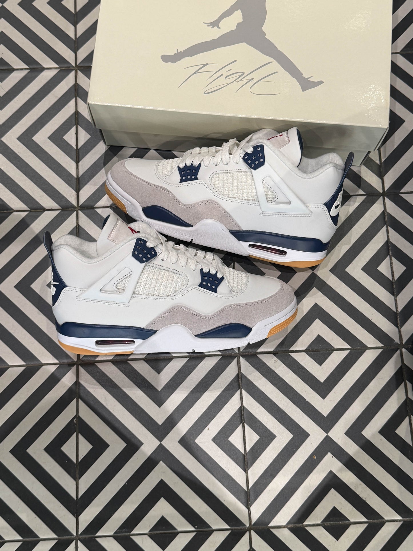 Jordan 4 SB Navy (Taille 41)