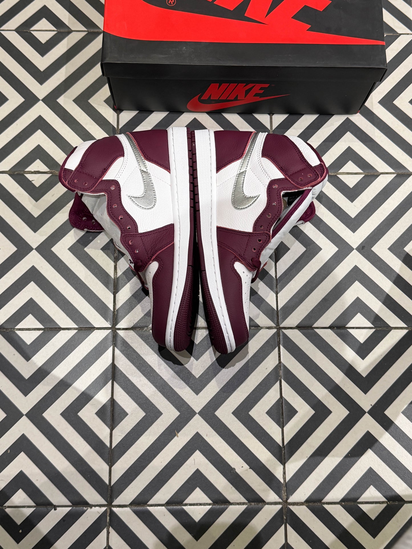 Jordan 1 High Bordeaux (Taille 41)