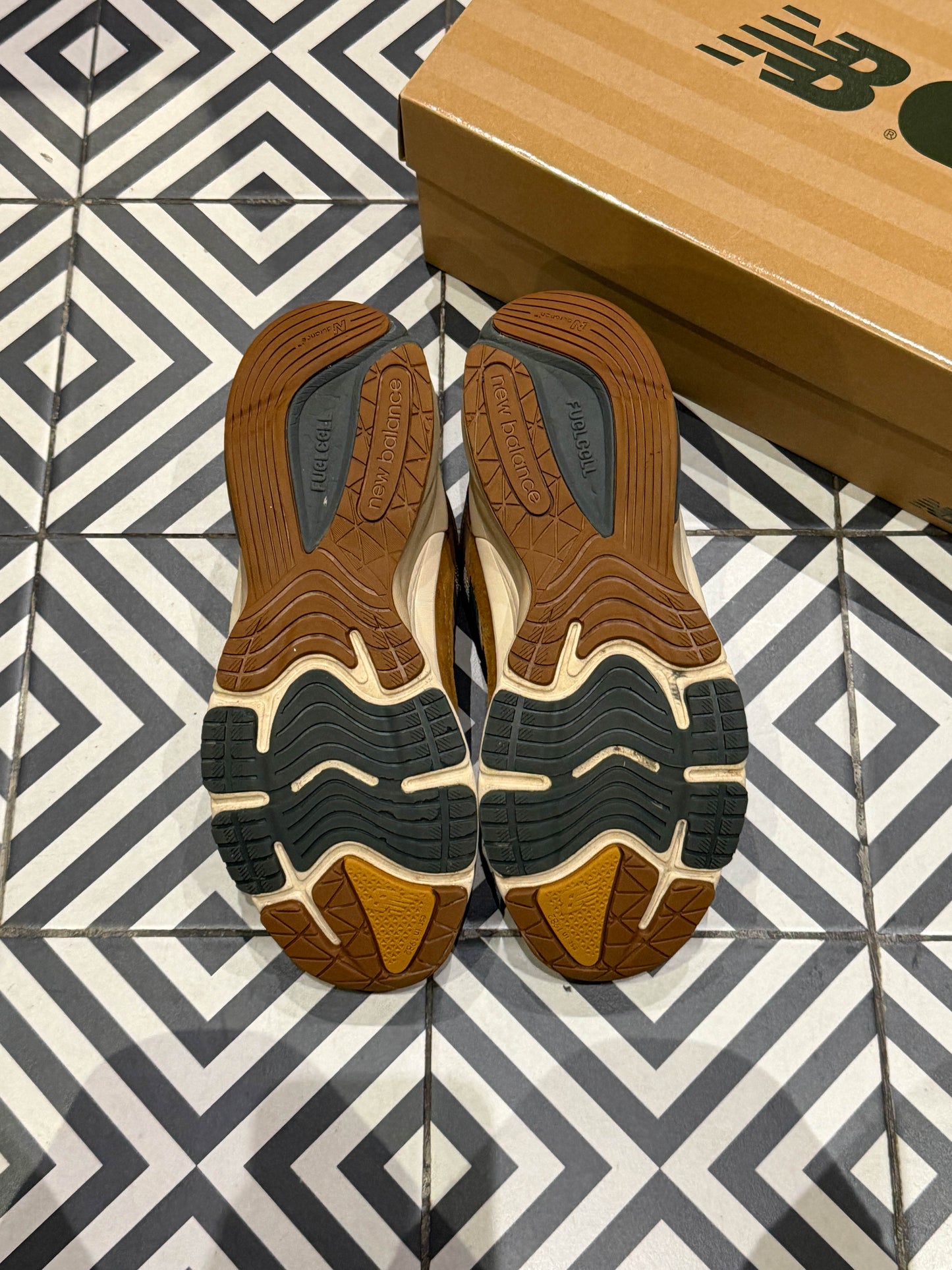 New Balance 990 V6 Carhartt (Taille 43)