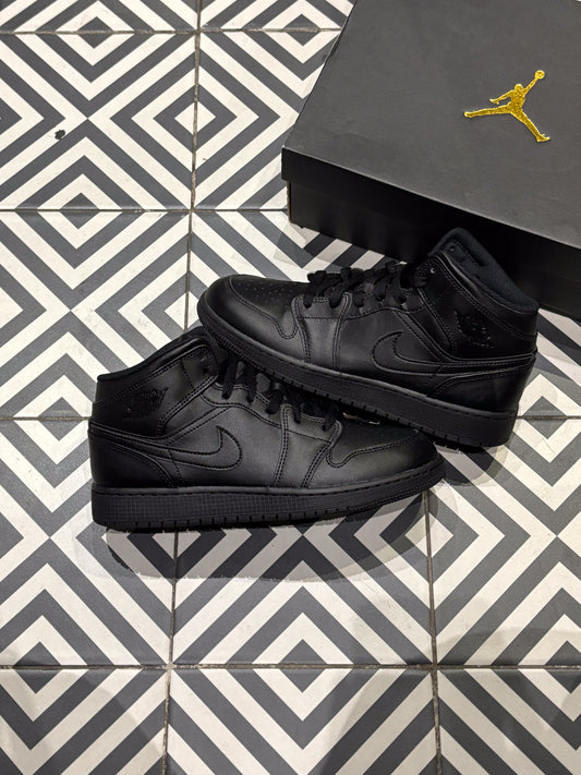Jordan 1 Mid Triple Black (Taille 40)