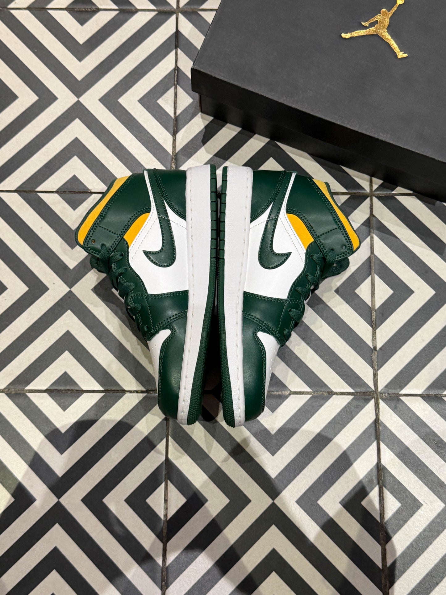 Jordan 1 Mid Noble Green (Taille 36)