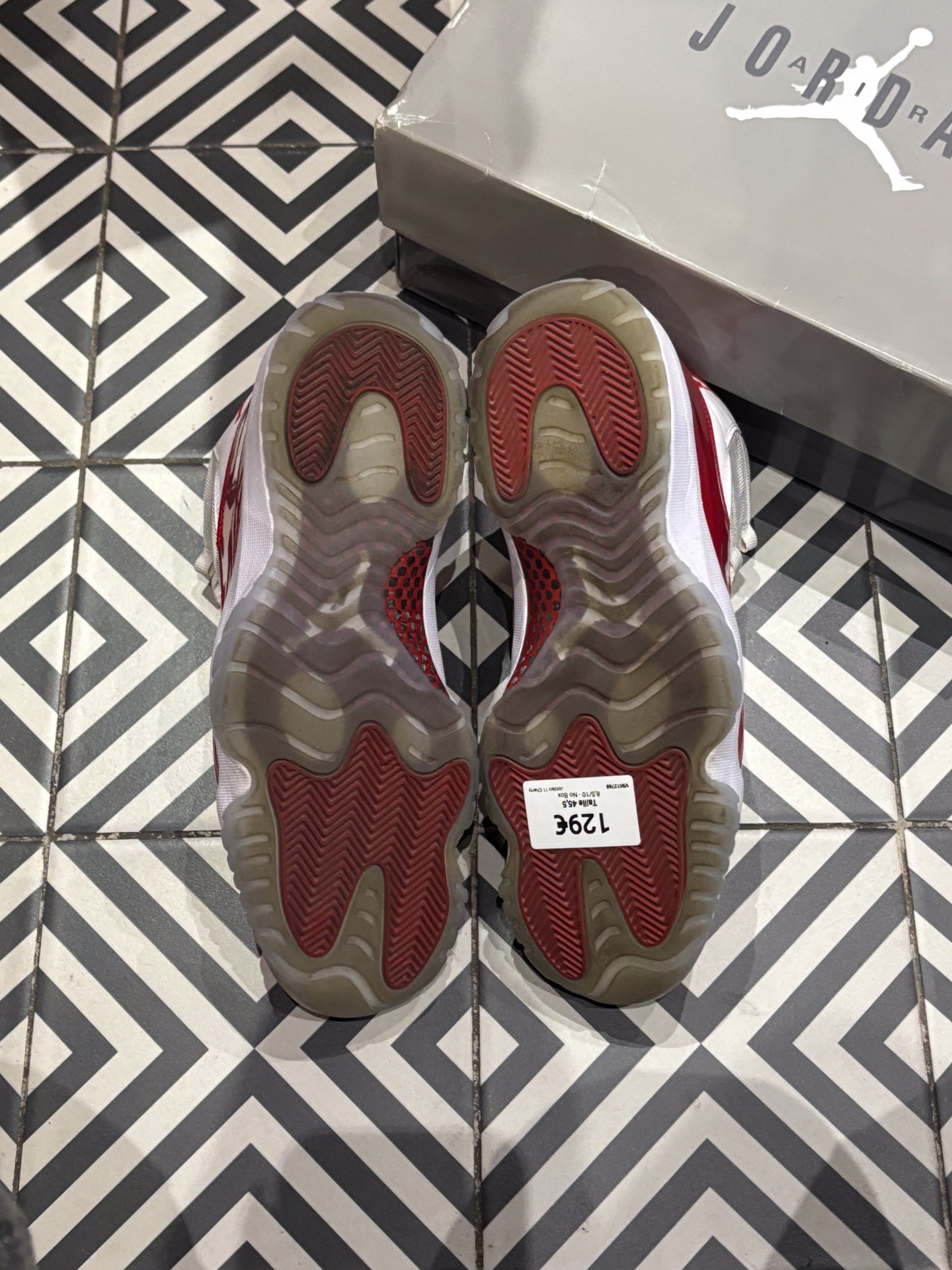 Jordan 11 Cherry (Taille 45,5)