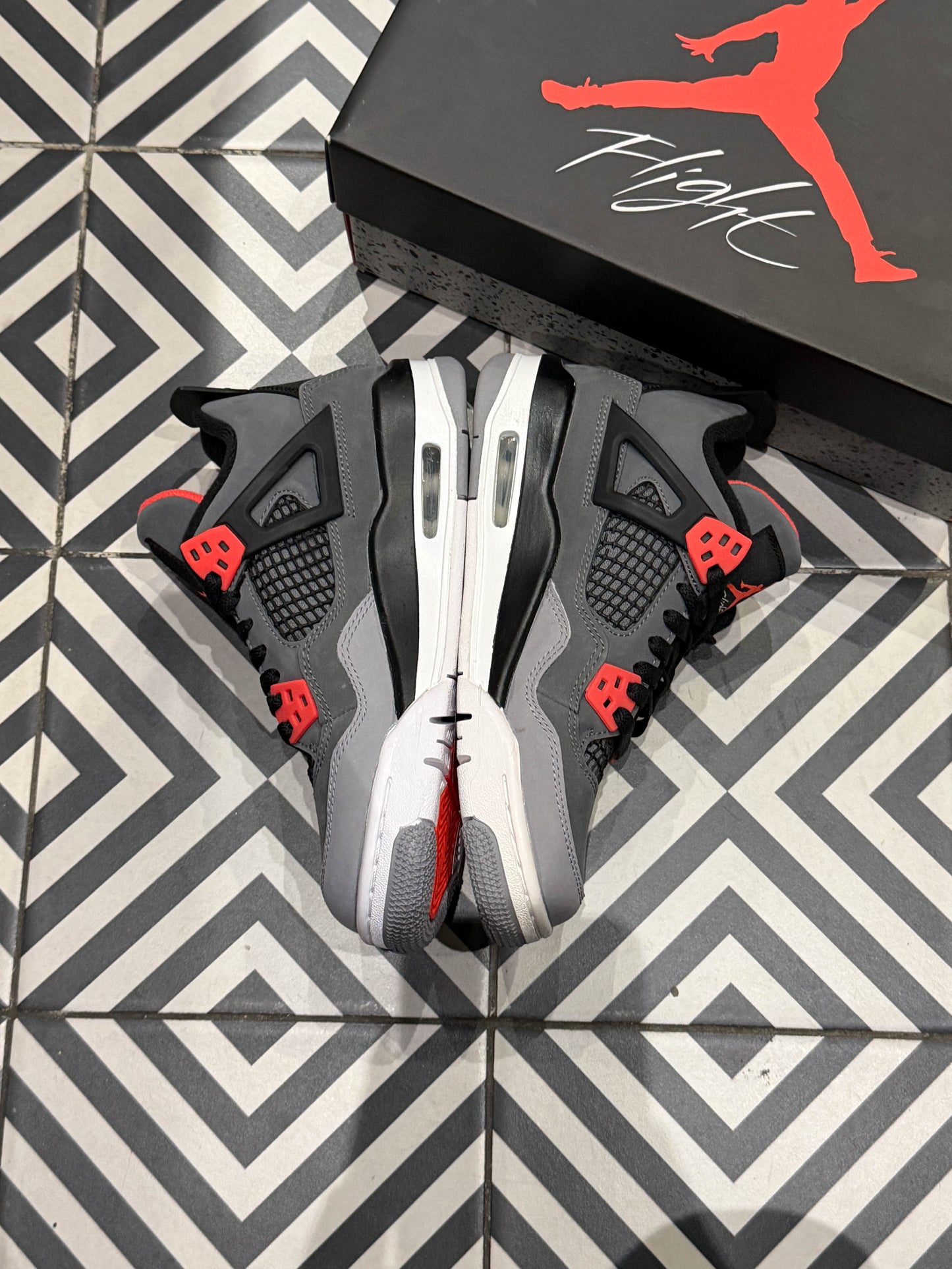 AIR JORDAN 4 Infrared GS (Taille 36,5)