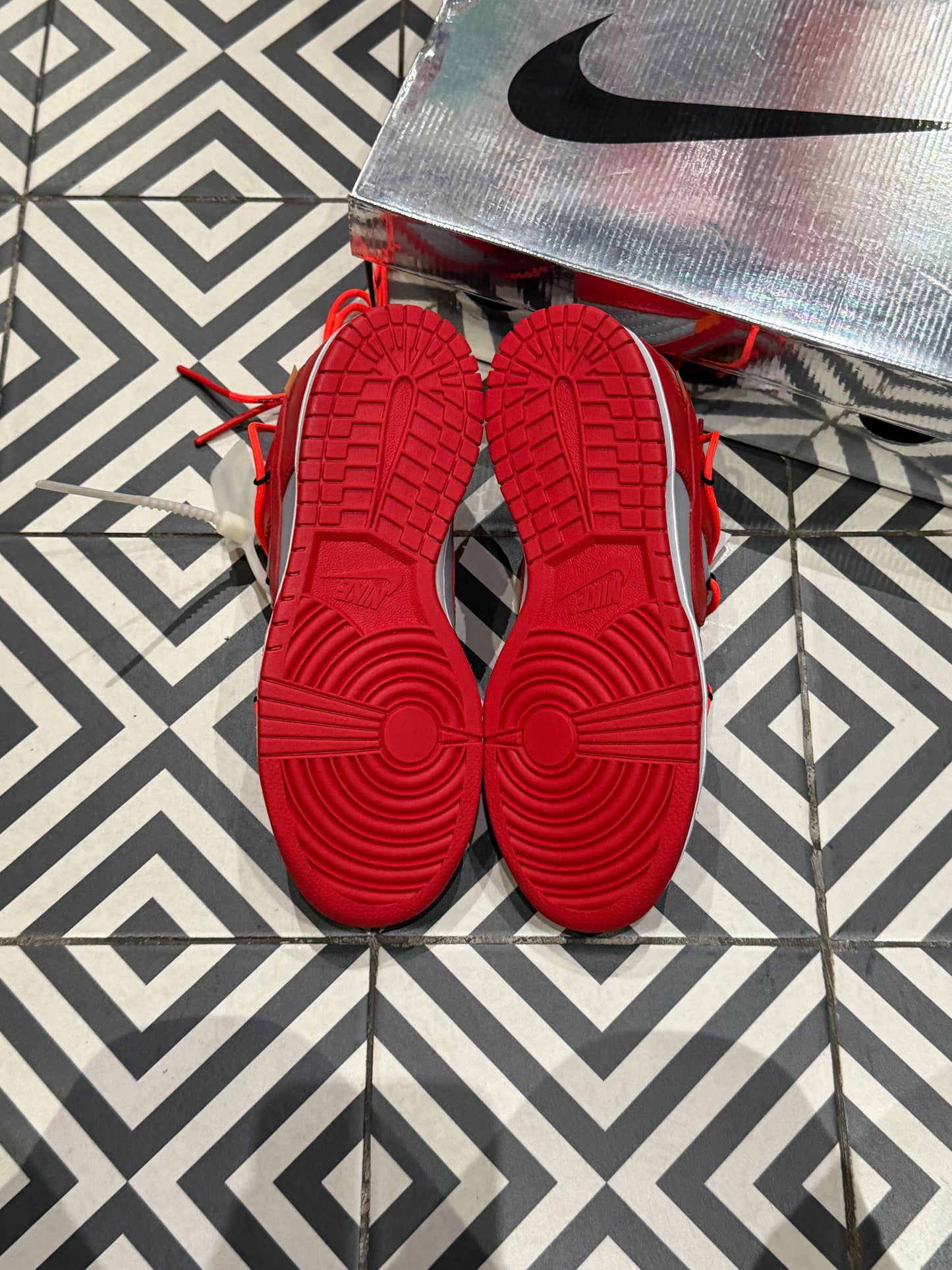 Dunk Off-White University Red (Taille 39)