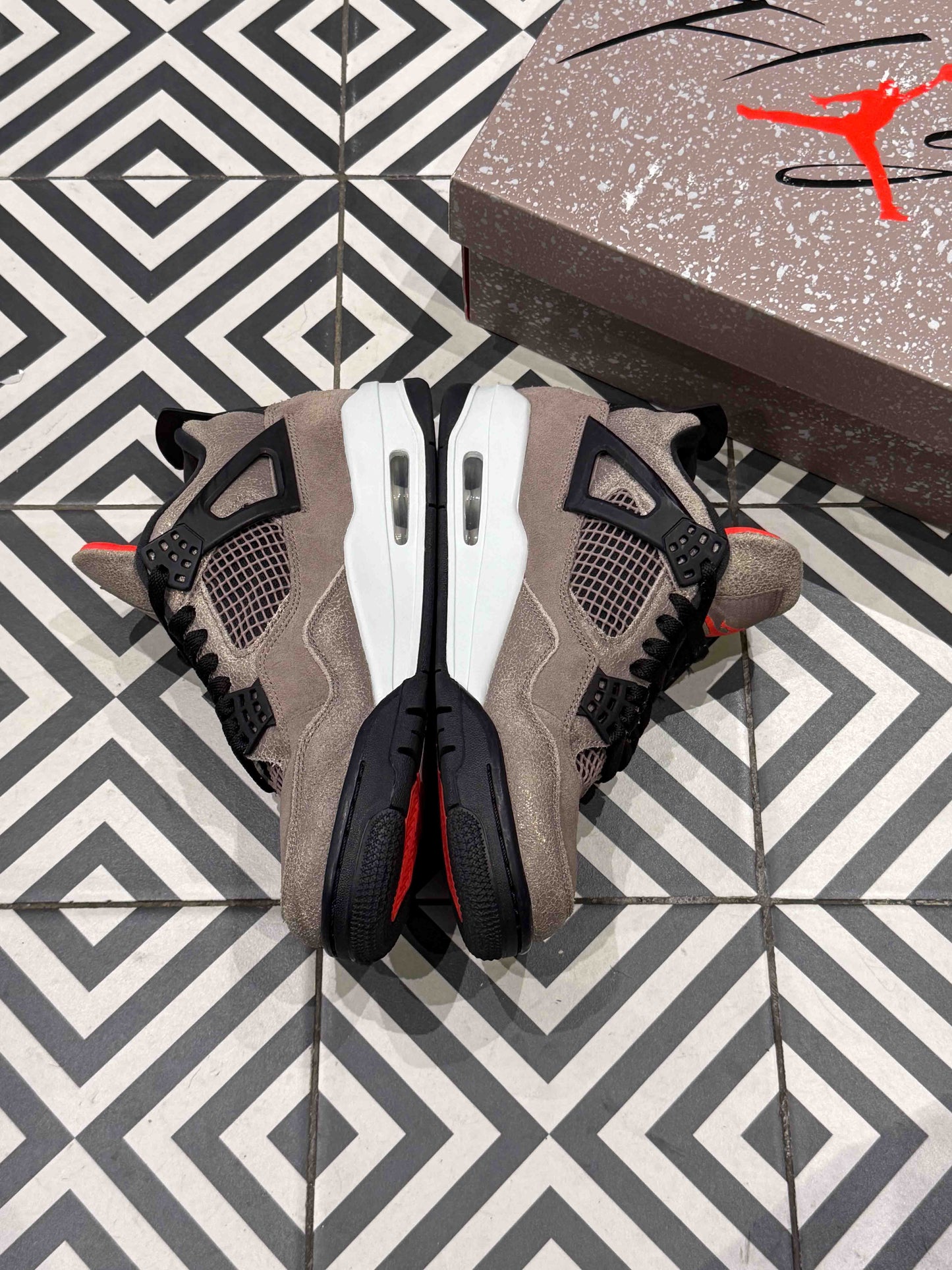 Jordan 4 Taupe Haze (Taille 41)
