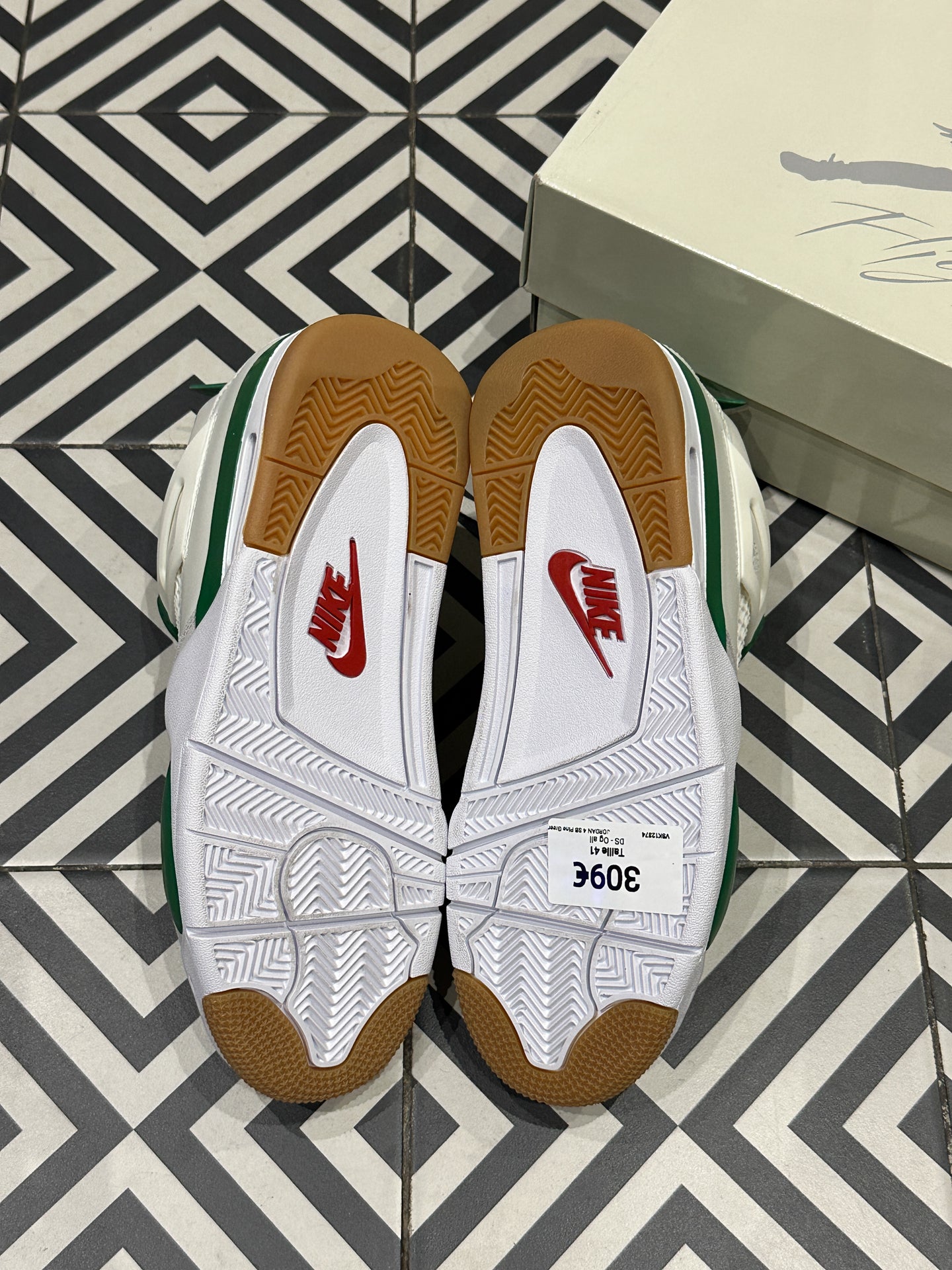 JORDAN 4 SB Pine Green (41)
