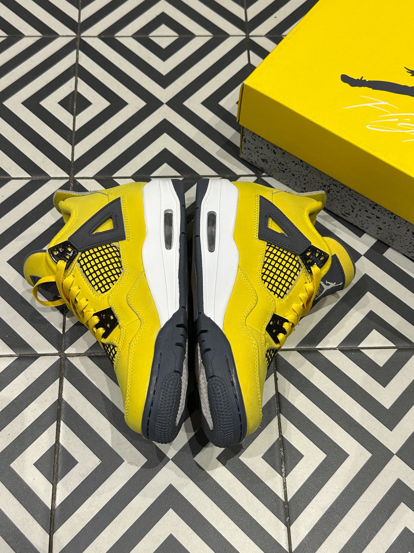 Jordan 4 Lightning GS (38)