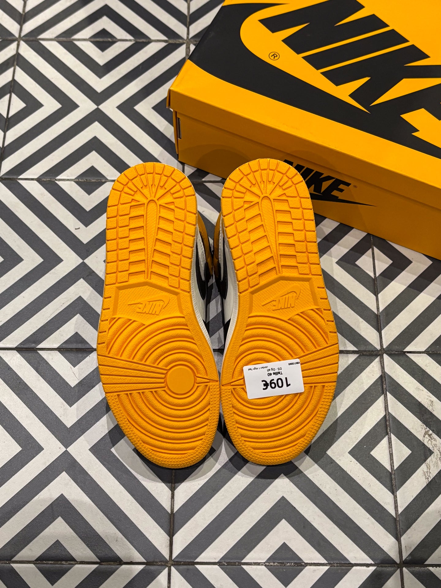 Jordan 1 High Taxi (Taille 40)