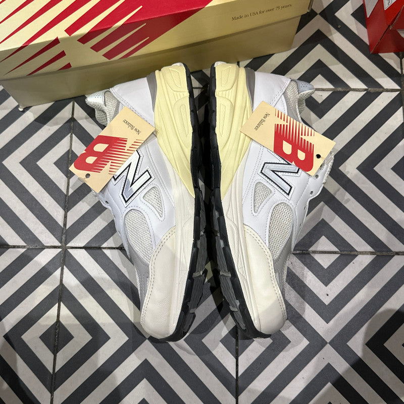 New Balance 990 V3 Teddy Santis (Taille 43)