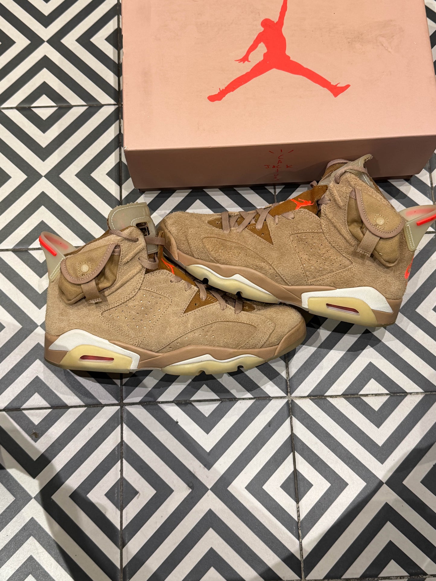Jordan 6 Travis Scott British Kaki (Taille 44)