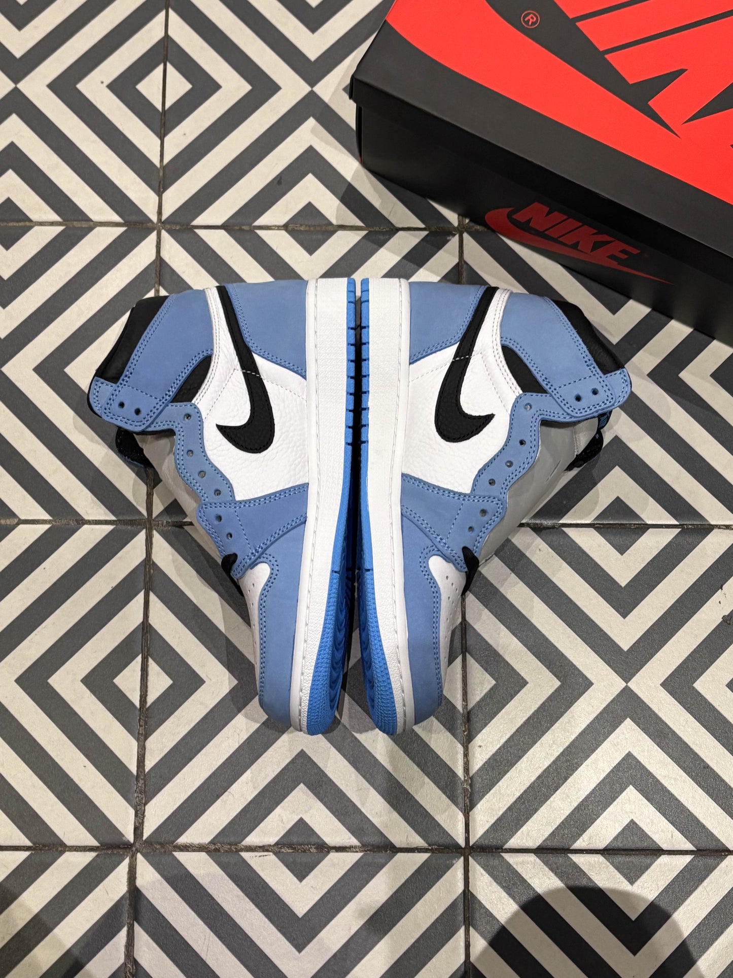 Jordan 1 High University Blue (Taille 42,5)