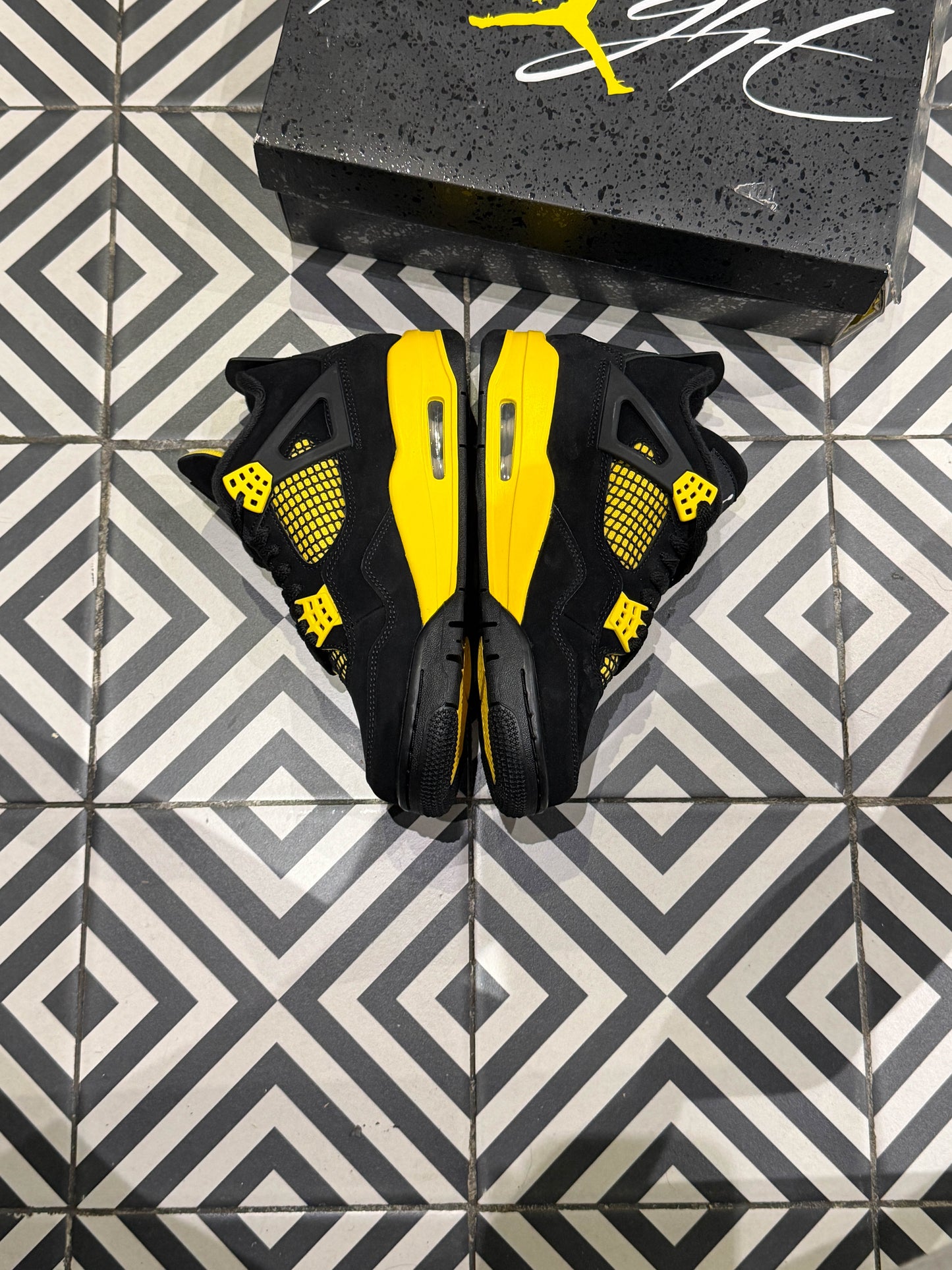 Jordan 4 Thunder (Taille 38)