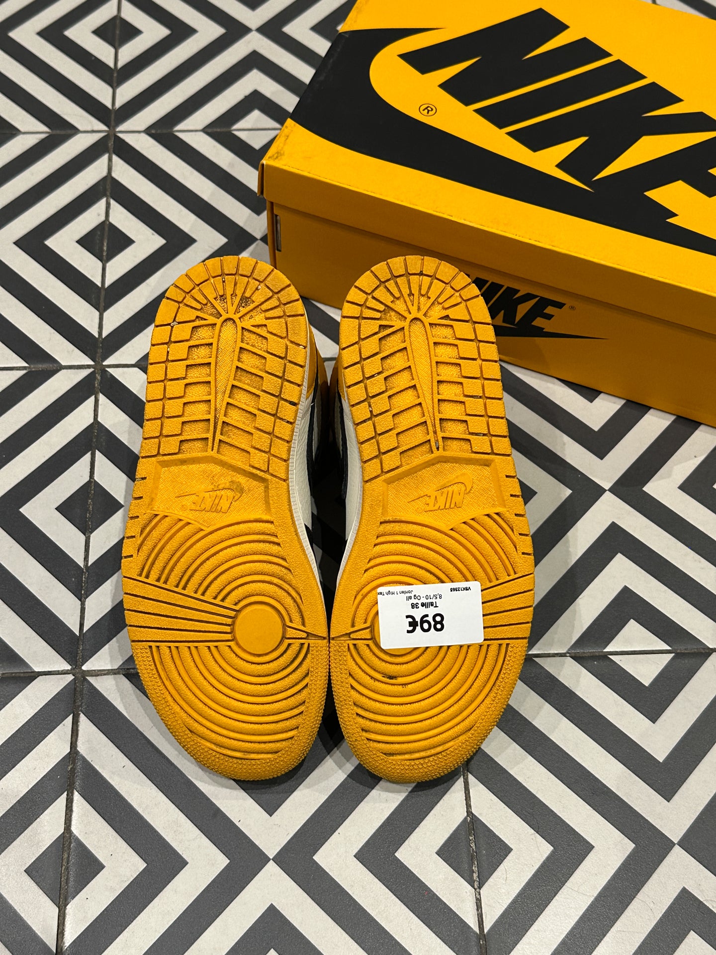 Jordan 1 High Taxi (38)