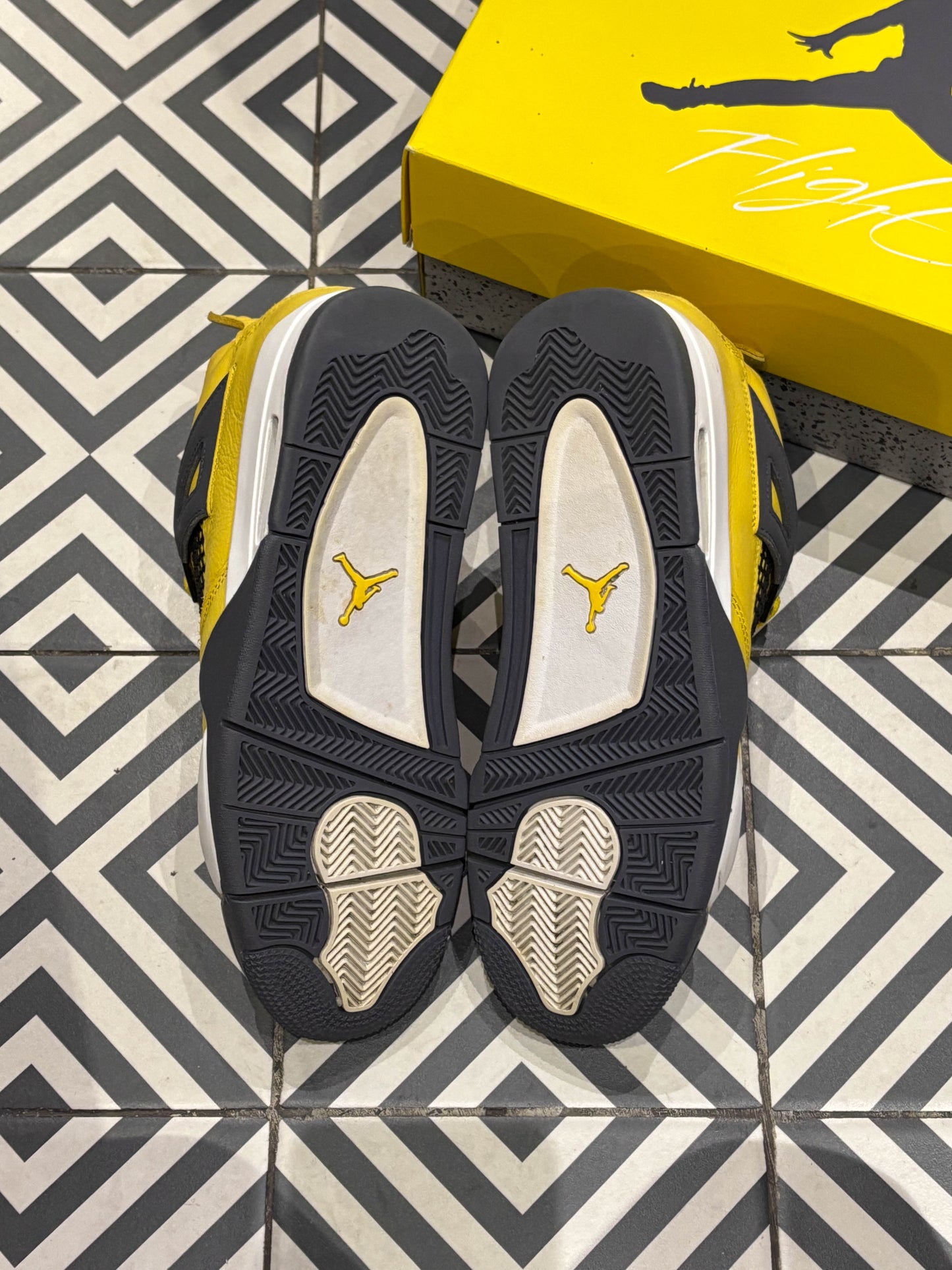 Jordan 4 Lightning (Taille 44)