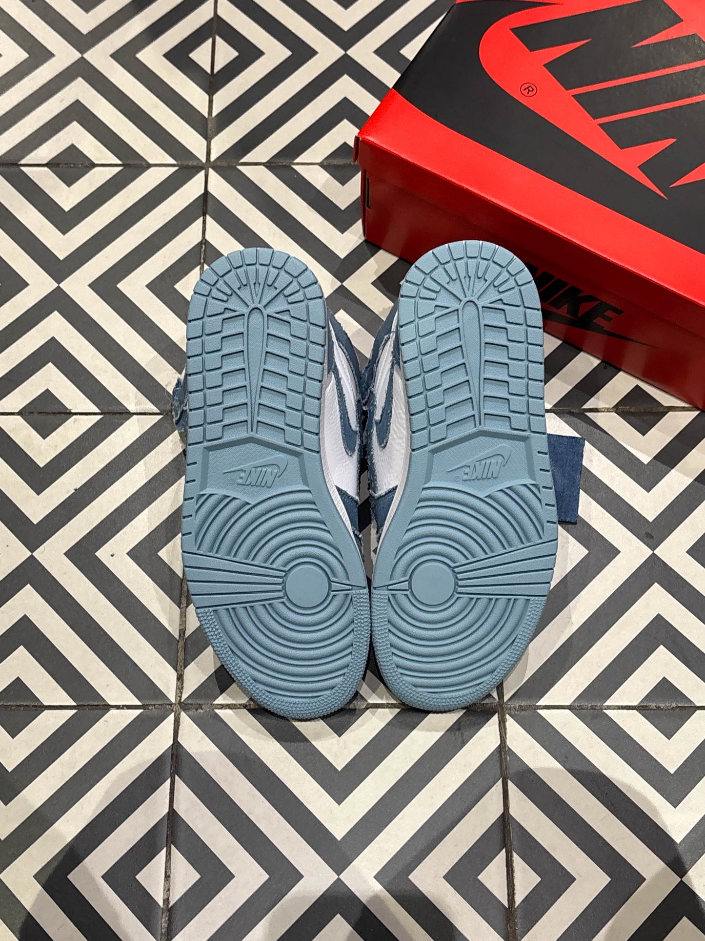 Jordan 1 High Denim (Taille 41)