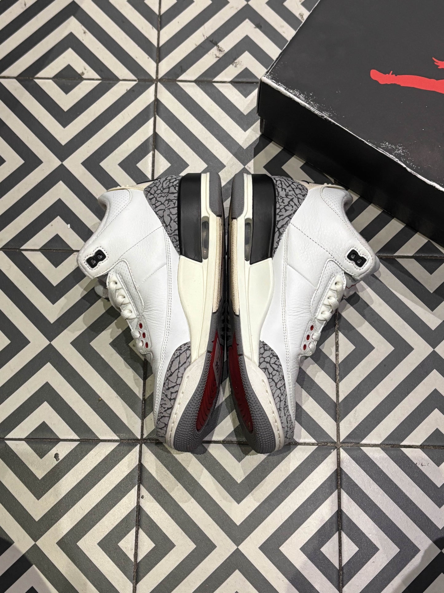 Jordan 3 White Cement Reimagined (Taille 42)