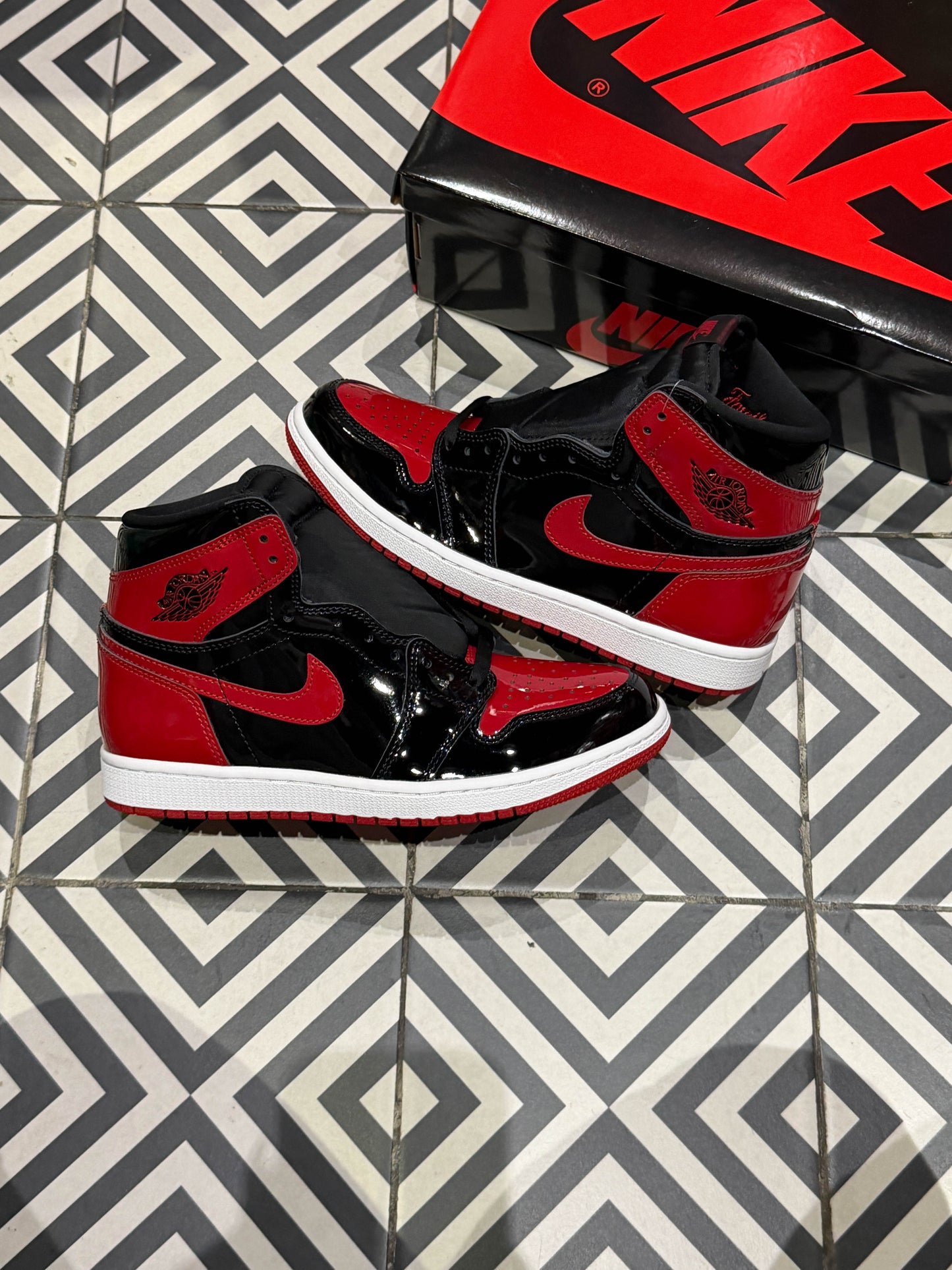 Jordan 1 High Patent Bred (Taille 41)