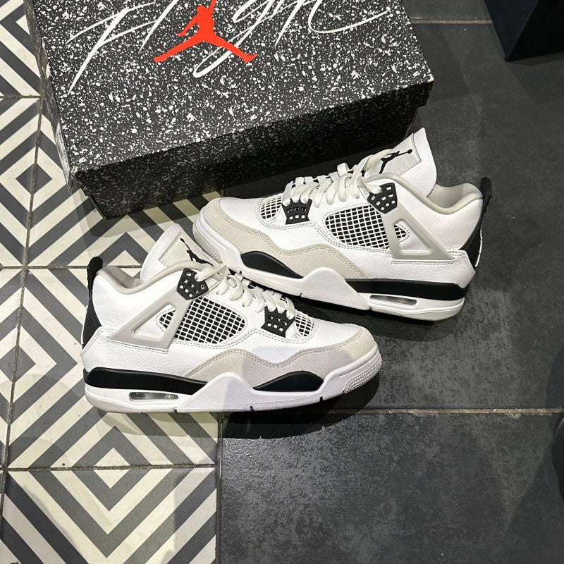 Jordan 4 Military Black (Taille 40)