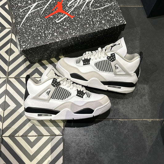 Jordan 4 Military Black (Taille 40)