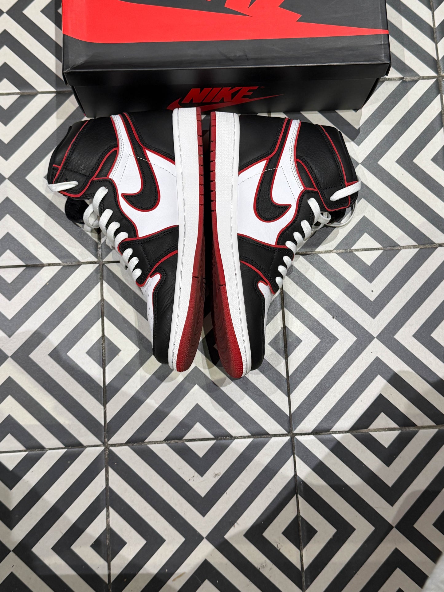 Jordan 1 High Bloodline (Taille 42,5)