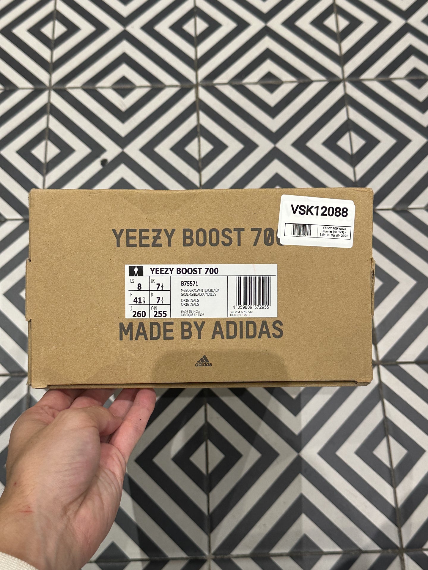 YEEZY 700 Wave Runner (41 1/3)