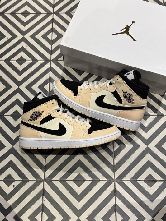 Jordan 1 Mid Barely Orange (Taille 43)