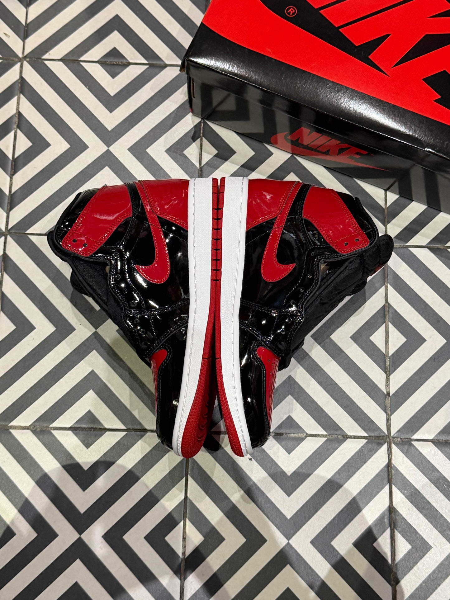 Jordan 1 High Patent Bred (Taille 41)